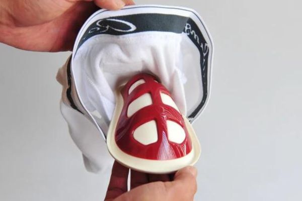 Trang bị dụng cụ bảo hộ khi chơi thể thao để có tinh hoàn khỏe mạnh