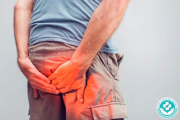 Không nên mặc quần lót chật gây cọ xát vùng hậu môn để phòng chống bệnh trĩ ngoại